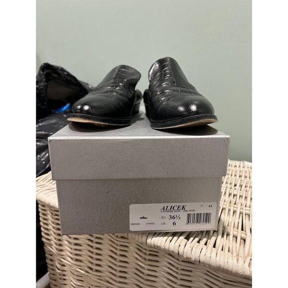 Robert Clergerie Leather Embossed Mules Flats Black US 6 EU 36.5 - Picture 4 of 6